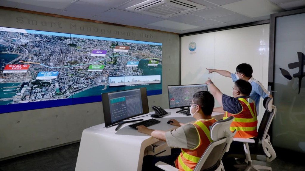 工程引入「智慧工地管理平台」,利用CCTV實時監察各個地盤的工作。路政署提供 工程引入「智慧工地管理平台」,利用CCTV實時監察各個地盤的工作。路政署提供