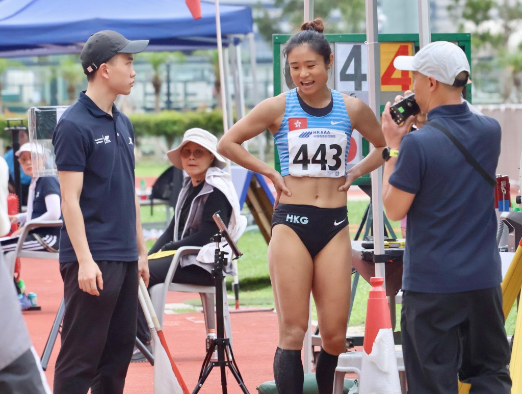 俞雅欣(中)女子跳遠平場地紀錄。徐嘉華攝 俞雅欣(中)女子跳遠平場地紀錄。徐嘉華攝