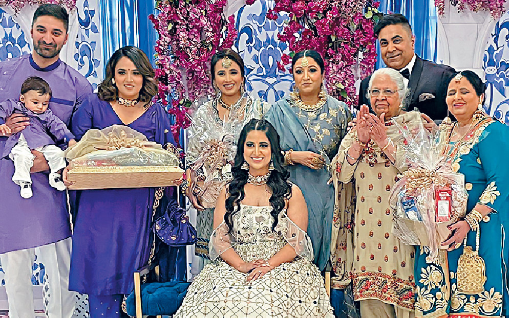 ■一家人出席二姐嫁女婚宴。