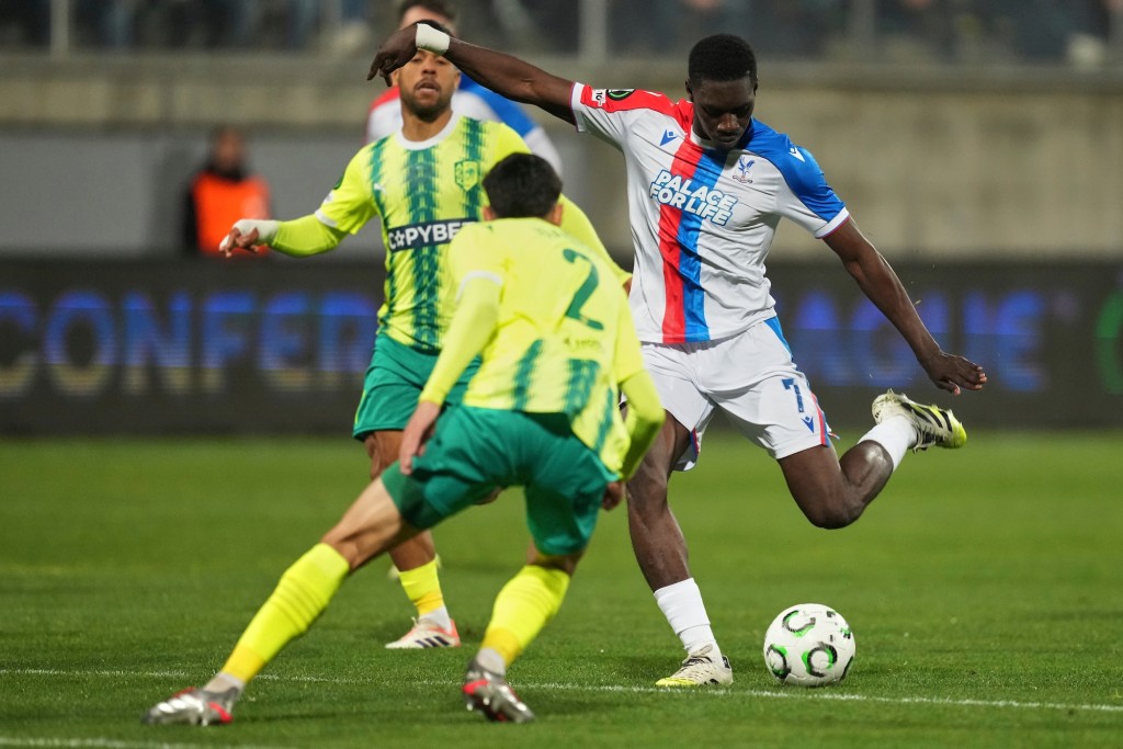 水晶宮8強將鬥費倫天拿。美聯社