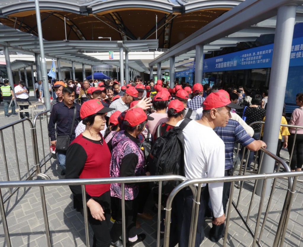 下午陸續有內地團抵達本港。