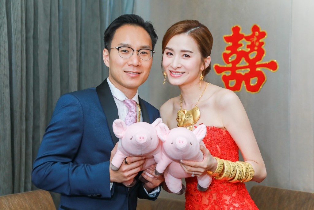 沈卓盈2019年與家族經營內衣生意的富貴男友Calvin結婚。