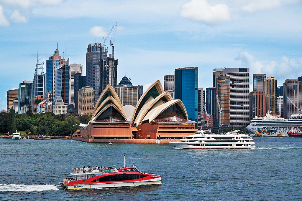 悉尼的歌剧院和海港。