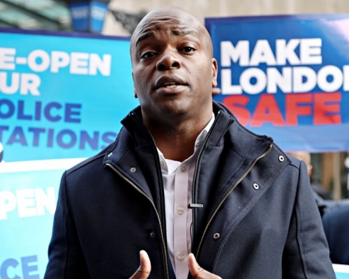 伦敦市长保守党候选人贝利（Shaun Bailey）向港人发出公开信，承诺倘若当选将取消伦敦与北京的姊妹城市关系。