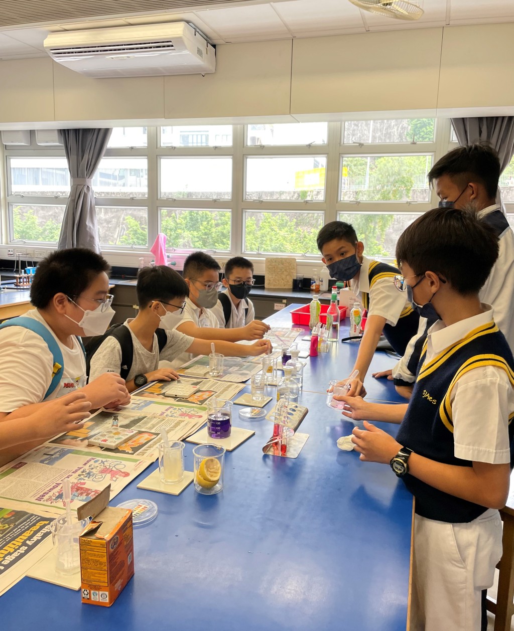 小六學生參觀科學實驗室，提高他們對科學的興趣。（受訪者提供）