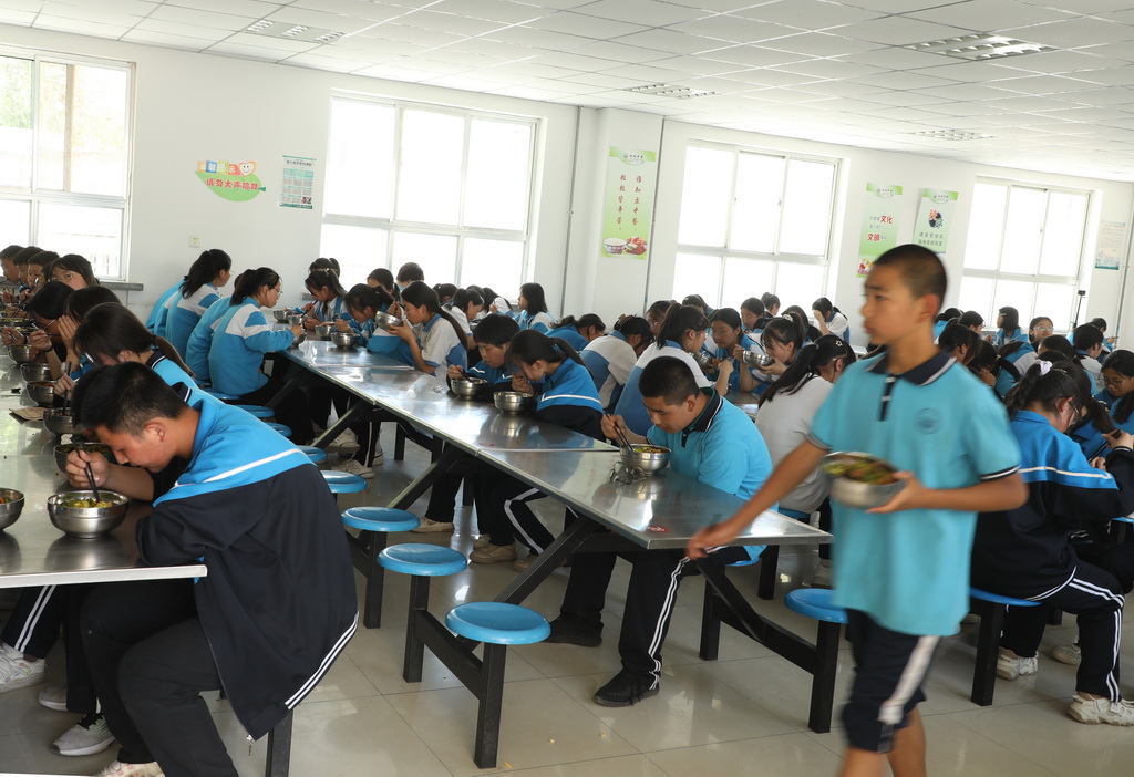 國家全力保障學生饍食質素,嚴打校園餐腐敗。新華社 國家全力保障學生饍食質素,嚴打校園餐腐敗。新華社
