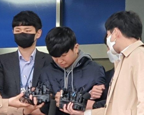 18歲「N號房」共犯被公開示眾。(網圖)