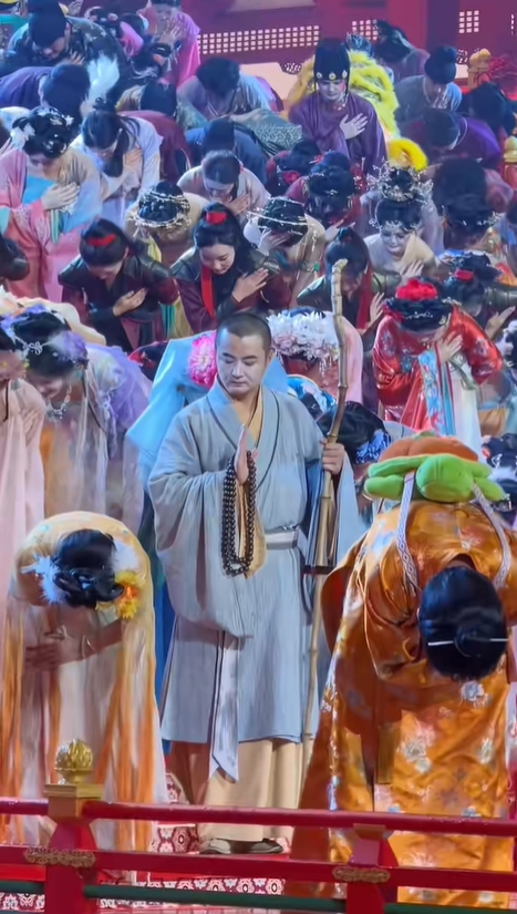 影視寒冬下的新賽道，36歲演員轉戰景區扮玄奘意外爆紅。