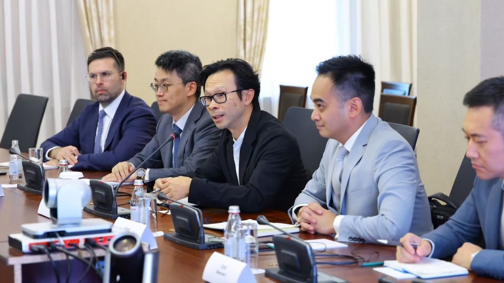 賦生資本管理合伙人、EcoCeres聯席董事長陳英龍率領團隊前往哈薩克斯坦，與當地政府部門會面。