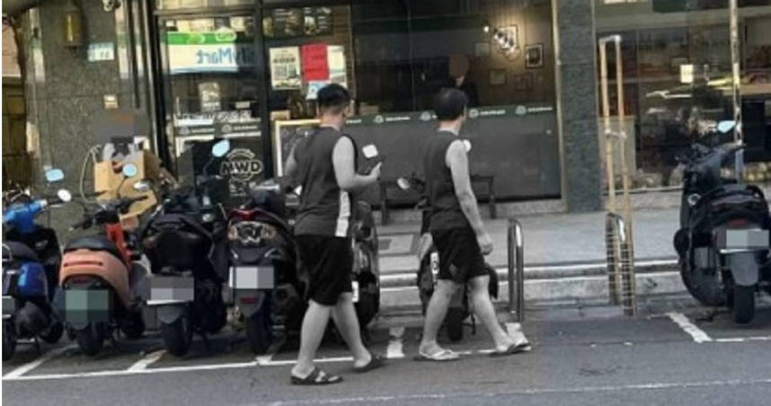 44歲父親與15歲兄長一路持手機錄影。Threads