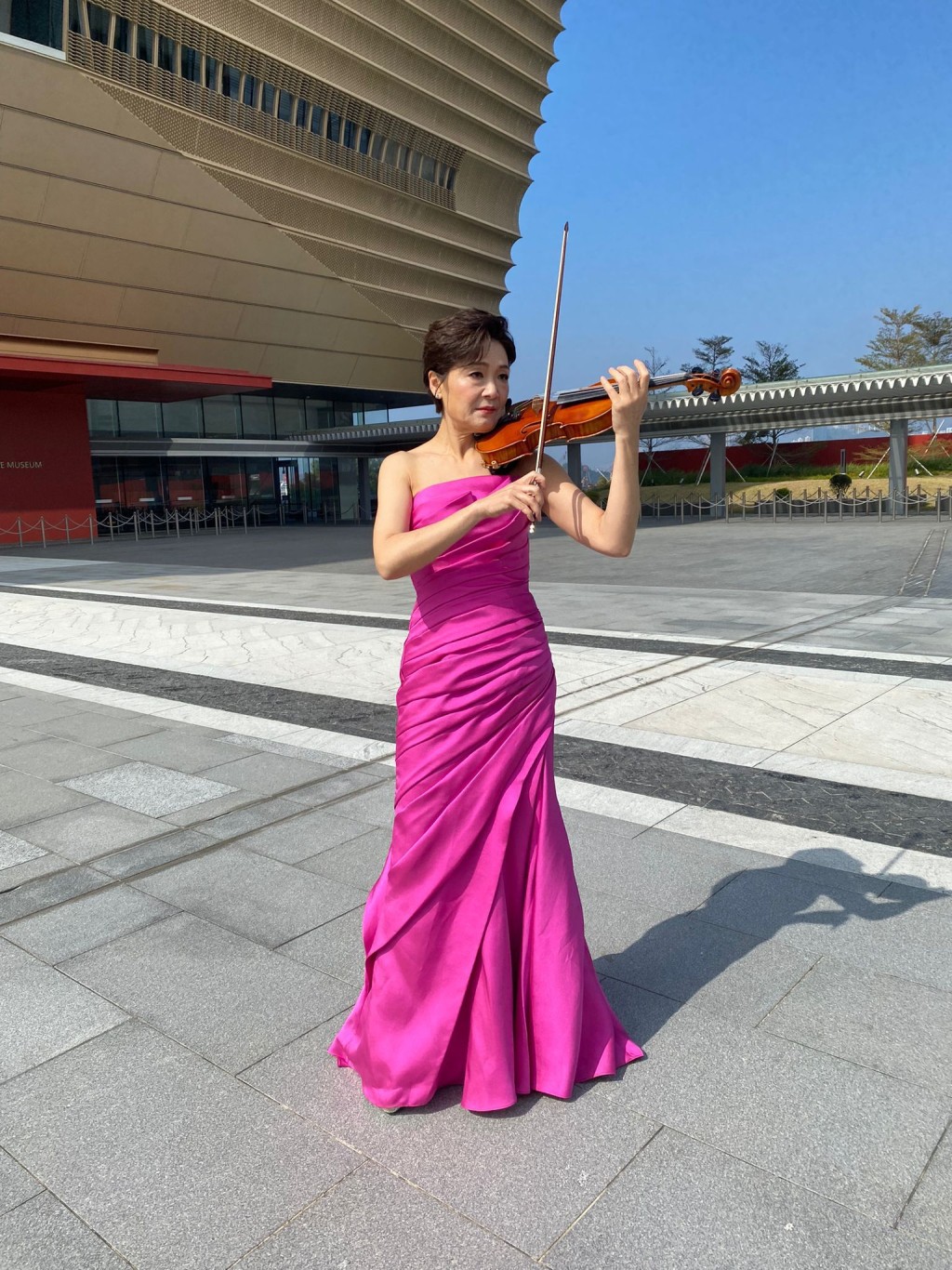 姚珏小提琴伴奏的MV《翅膀》。
