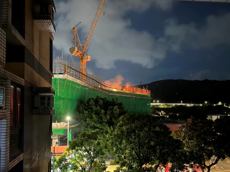 現場為屯門藍地豫豐花園對開一地盤。FB：豫豐花園公開群組