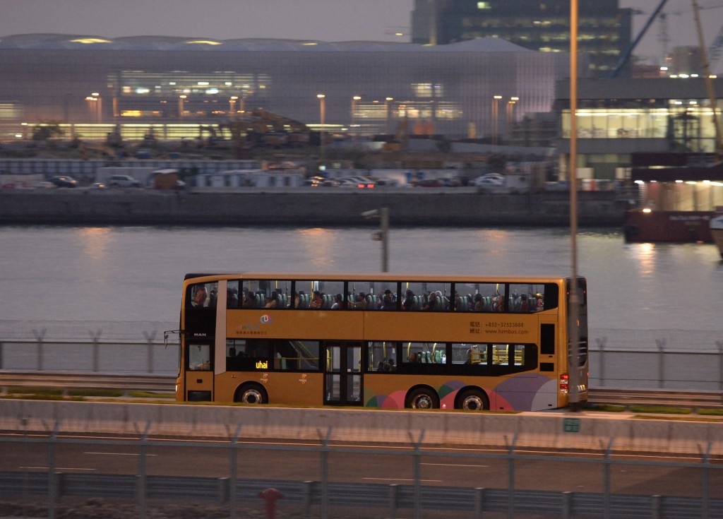 港珠澳大橋穿梭巴士將恢復香港往返珠海班線線下售票服務。資料圖片
