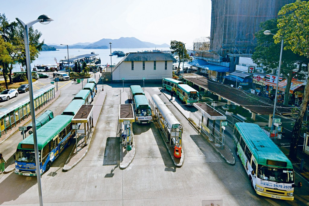 運輸署指出，已抵港的外勞司機中約有157名參與駕駛考試，最新及格率為59.2%。