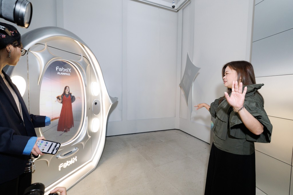 在展區3，參與者可以體驗FabriX的「擴增實境（AR）試衣間」，將新世代時尚帶到現實。