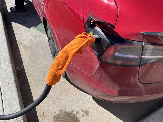 不少Tesla車主成功通過濕毛巾令充電功率回升。