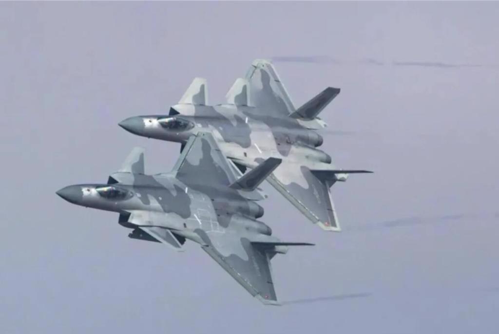 殲-20在空中飛行。新華社 殲-20在空中飛行。新華社