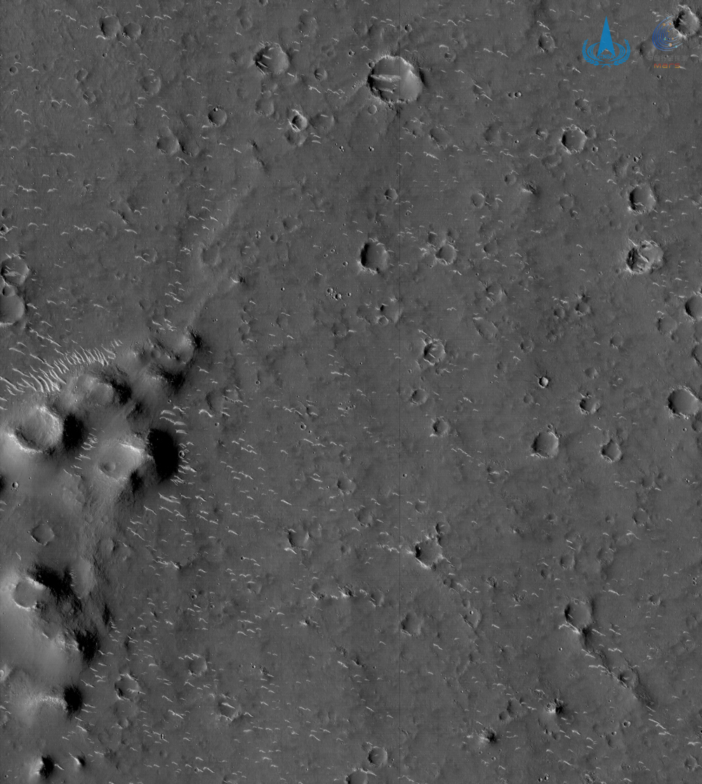 天問一號拍攝的火星高清影像。（國家航天局供圖）