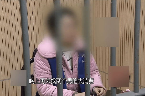 周某後來在酒吧裡尋找男模。（微博）