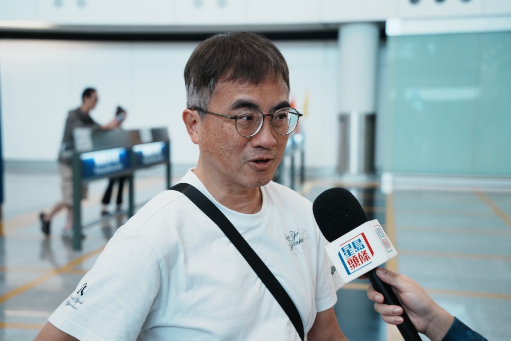返港旅客崔先生。 返港旅客崔先生。