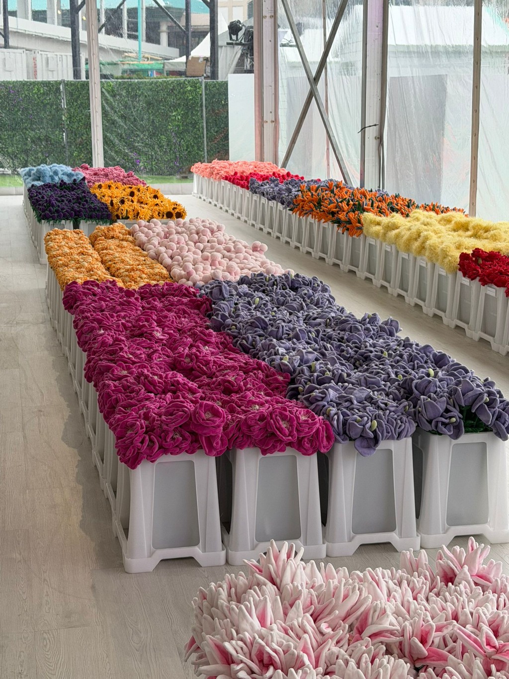 由不只制作（Pen & Paper）主辦、恒基兆業地產呈獻的「Henderson Land x Cj Hendry Flower Market」。