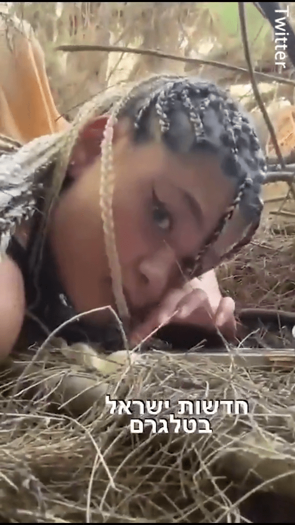 哈马斯血洗音乐节，一名逃出的女乐迷趴地躲草丛「录下最后道别」。