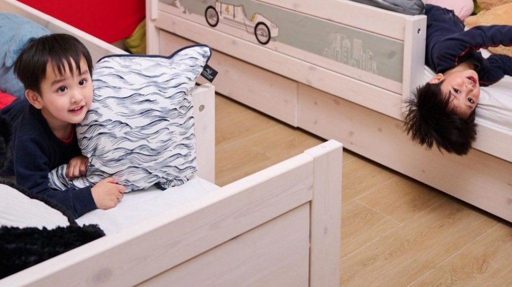 兩個哥哥各自都要私人空間。