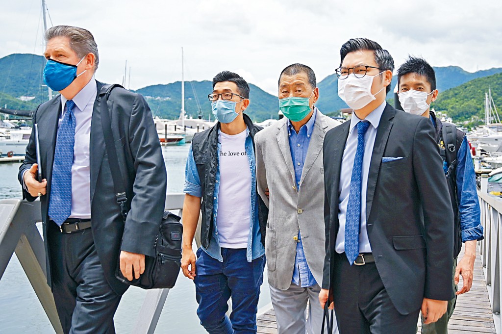 黎智英曾被警方押往西貢遊艇會搜查。