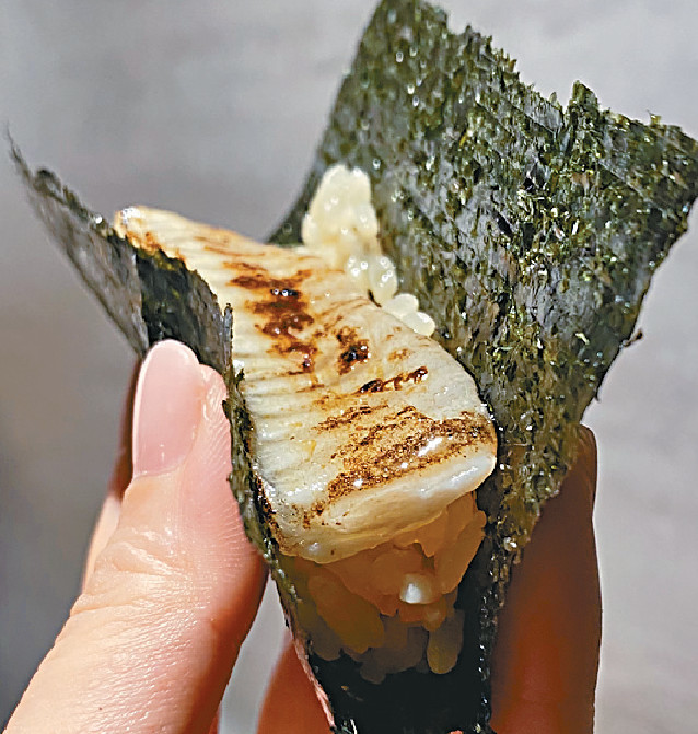 ■炙烧右口鱼裙边寿司