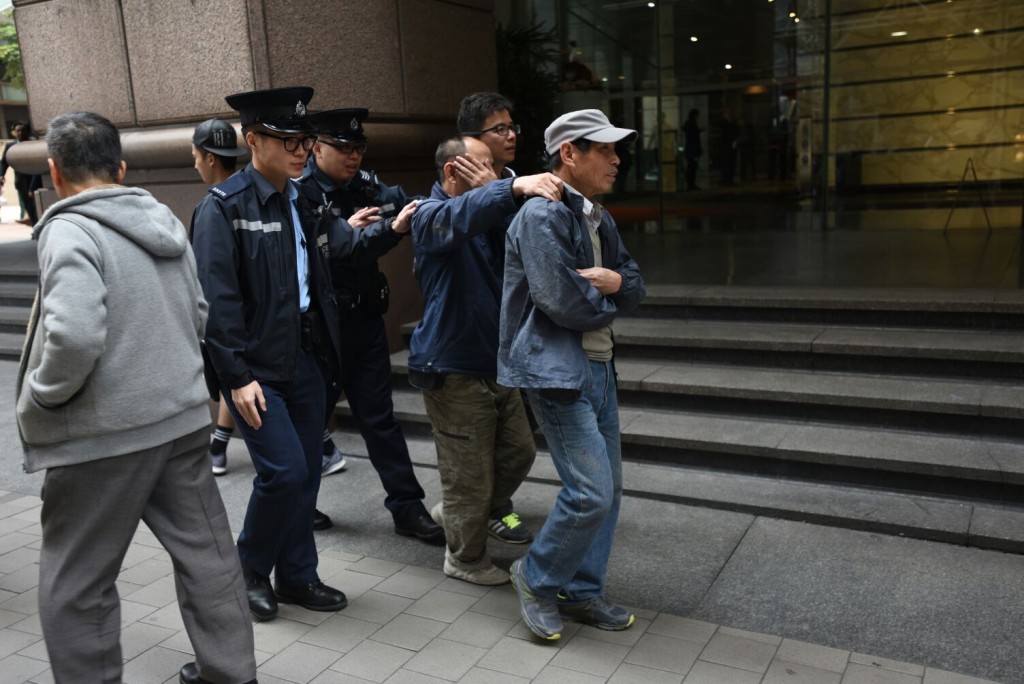 警方拘捕工友及判頭。