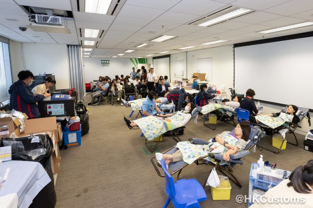 香港海關一向支持捐血活動。 香港海關一向支持捐血活動。