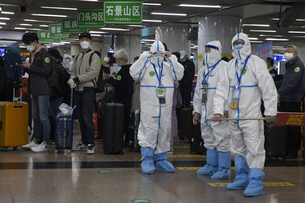 當地醫護人士,嚴陣以待。AP