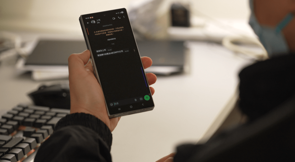騙徒假扮馮先生的上司，透過WhatsApp直接指示他8次轉賬至不同指定戶口。