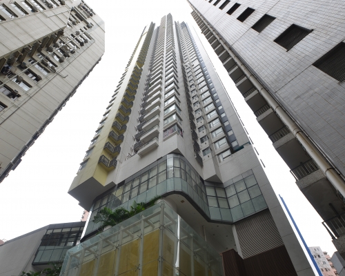 上環盈峰一號為中層A室,議價後以1480萬成交