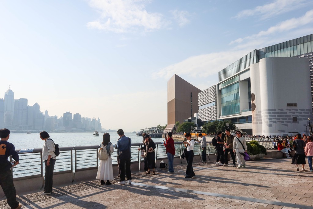 優才計劃申請者逐步進入置業醞釀期，加上息口趨向回落，該批「新香港人」將成為今年市場重要新增剛需動力。