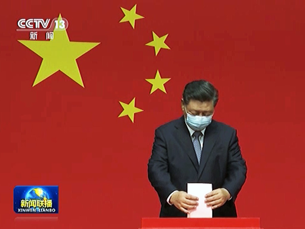 習近平今日在懷仁堂投票。央視影片截圖