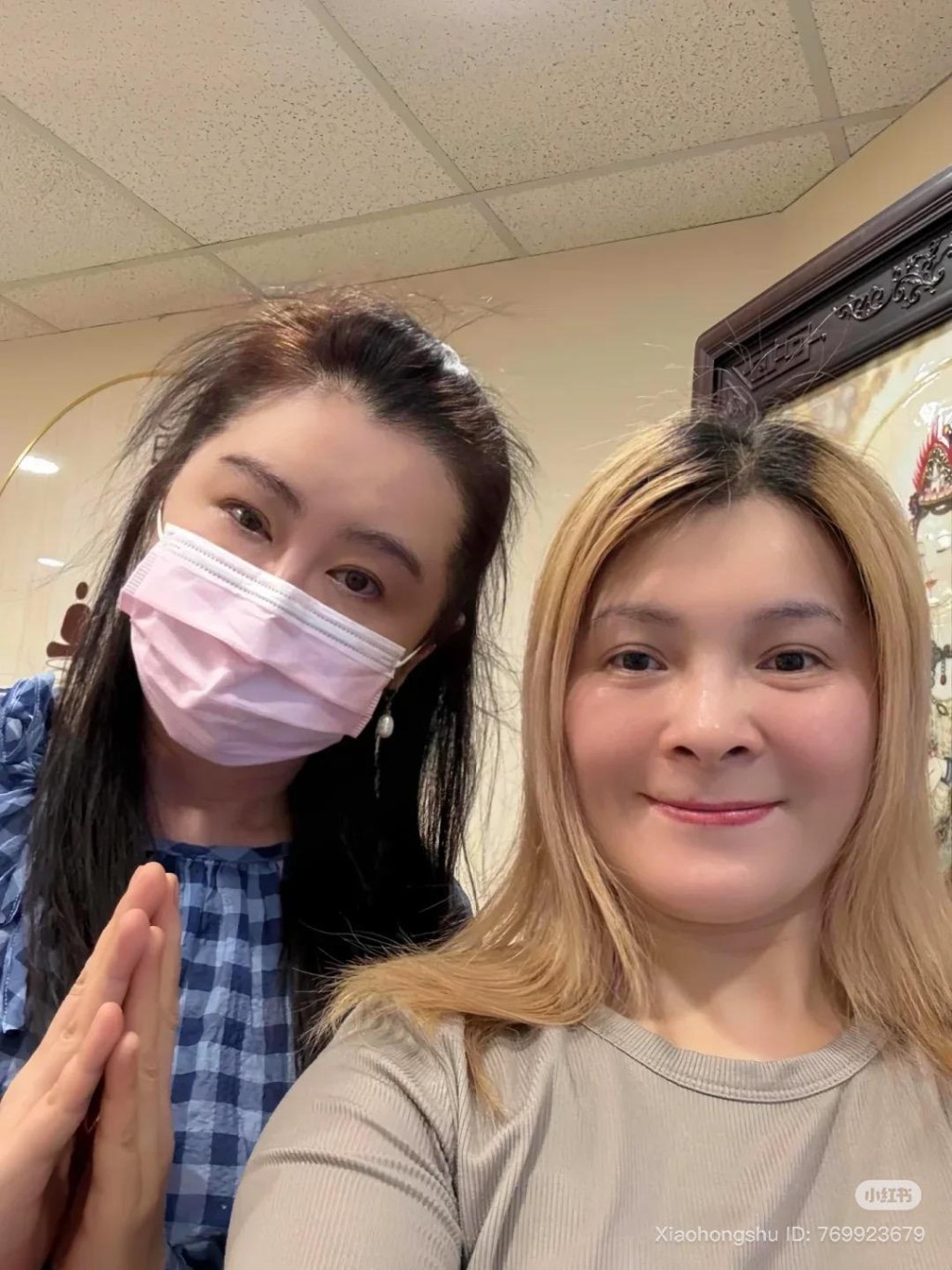 早前有內地網民分享與王祖賢的正面合照。