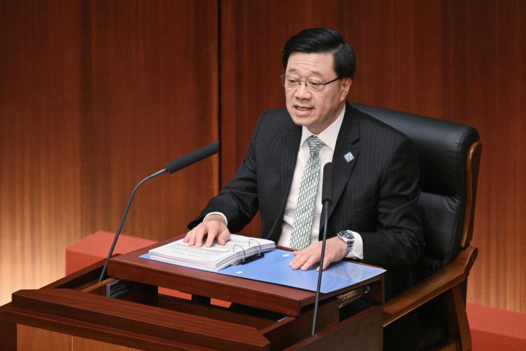 行政長官李家超在日前公布《五年規劃》及《施政報告》。陳浩元攝 行政長官李家超在日前公布《五年規劃》及《施政報告》。陳浩元攝
