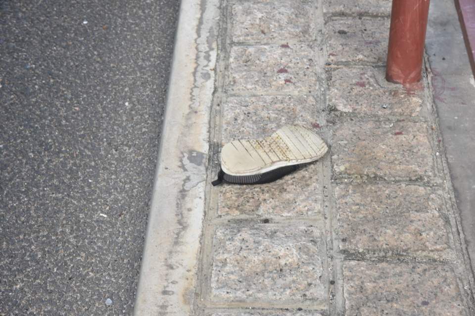 現場遺下一隻鞋。