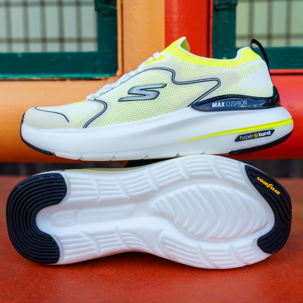 男裝Max Cushioning Hyper Burst輕量中底高回彈力跑鞋/＄1,099/S。