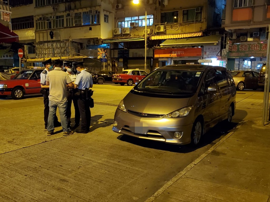 涉事七人車。