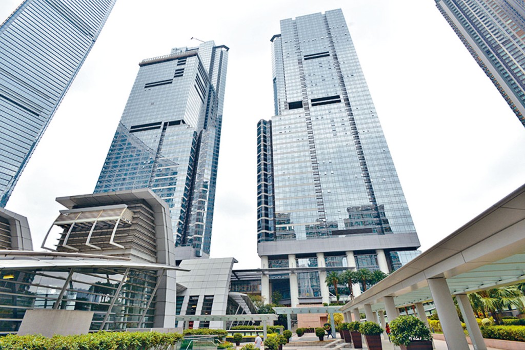 天璽成交呎價突破十萬，令區內個別業主旋即調高叫價。