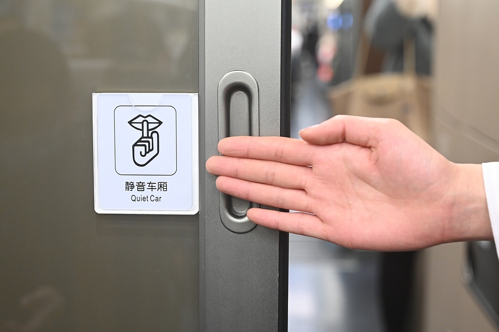 静音车厢服务扩大,全国增至逾8000列。新华社 静音车厢服务扩大,全国增至逾8000列。新华社