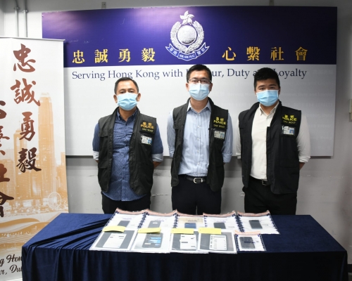 警拘13人涉自稱黑社會成員招攬青少年。