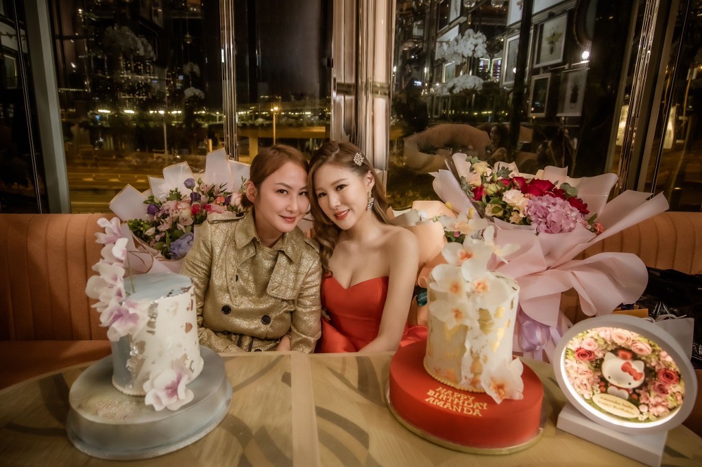 薛幼妮穿紅色低胸晚裝，勁搶鏡。