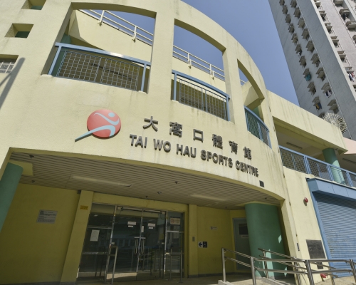 大窩口體育館及筲箕灣明華大廈A座籃球場的流動採樣站今日將開放至8時。資料圖片