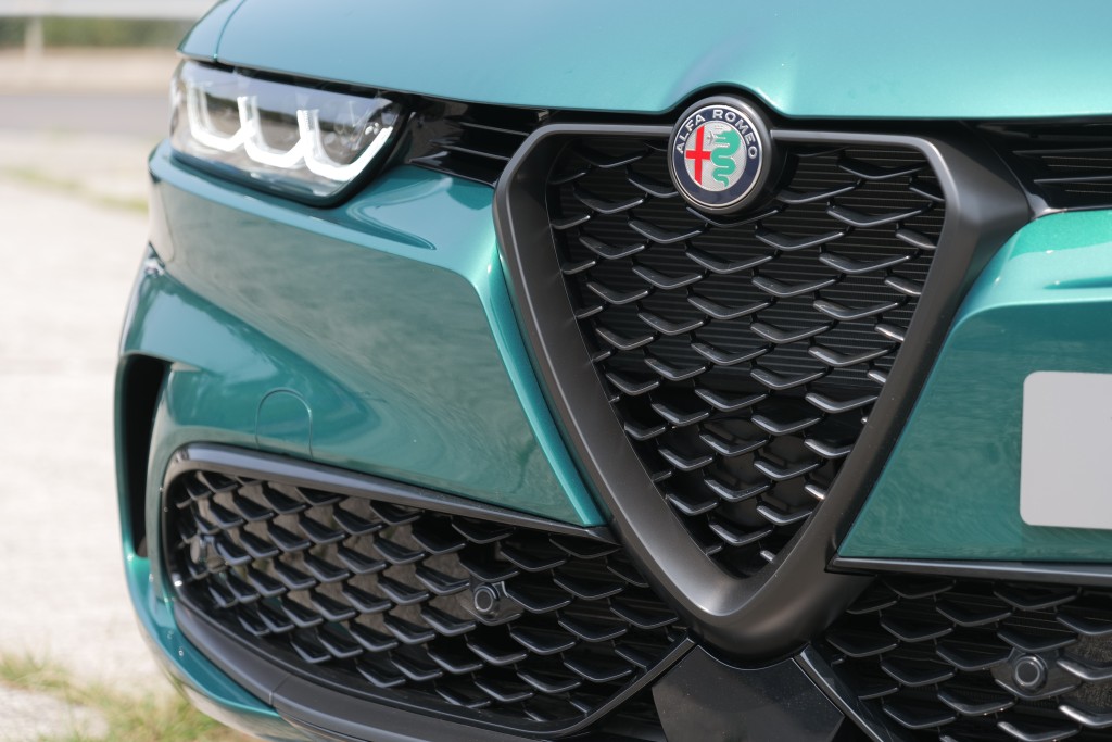 Alfa Romeo Tonale鬼面罩沿用經典Scudetto盾牌組合