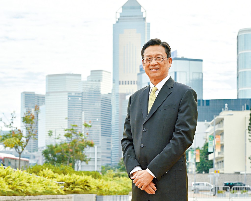 美聯黃建業提出六大挽救本港經濟建議,包括調低樓市及股市印花稅。