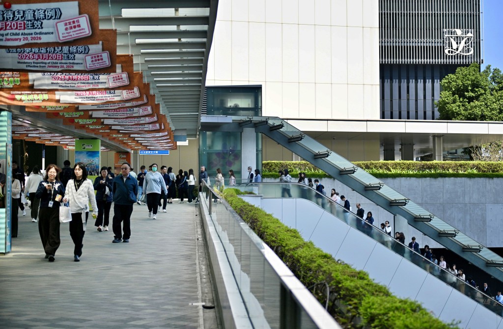 林振昇指若公務員只餘約16萬人時,香港又要發展北部都會區等,人手能否應付公共服務。資料圖片 林振昇指若公務員只餘約16萬人時,香港又要發展北部都會區等,人手能否應付公共服務。資料圖片