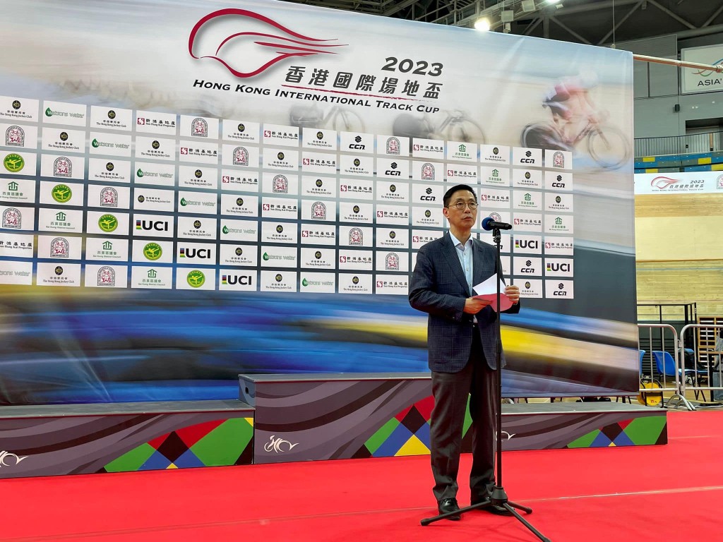 杨润雄出席“2023香港国际场地杯”开幕礼，指香港自行车代表队人才辈出，成绩有目共睹。杨润雄Fb图片